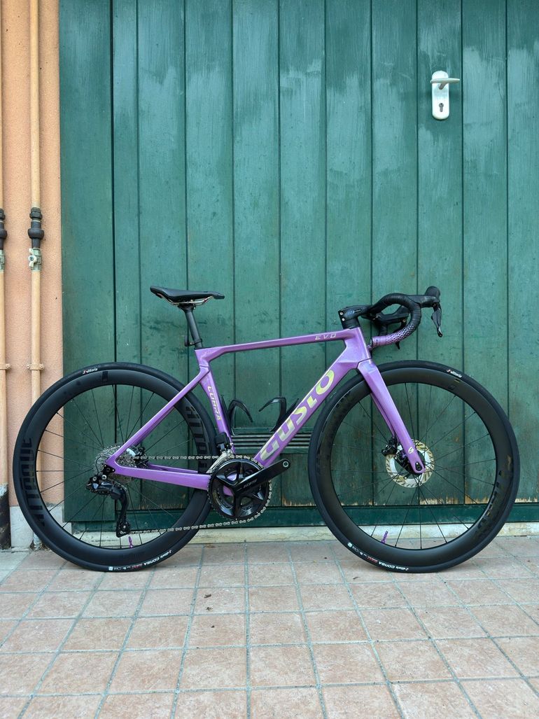 Použité Gusto Custom Shimano 105 Di2 2024 Road & Gravel — obrázek 1 z 10