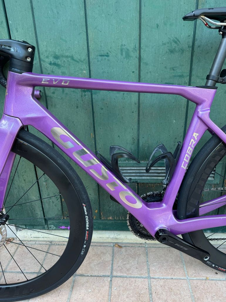 Použité Gusto Custom Shimano 105 Di2 2024 Road & Gravel — obrázek 9 z 10