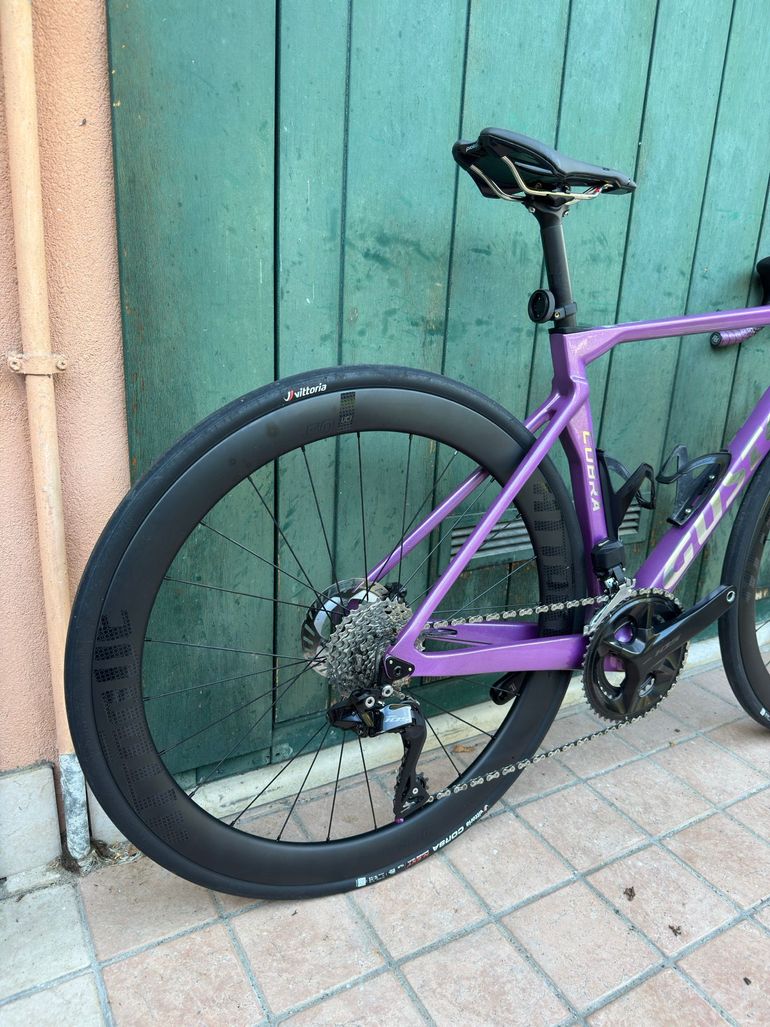 Použité Gusto Custom Shimano 105 Di2 2024 Road & Gravel — obrázek 3 z 10