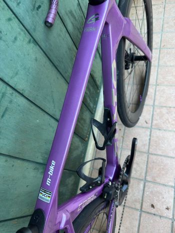 Použité Gusto Custom Shimano 105 Di2 2024 Road & Gravel — obrázek 8 z 10