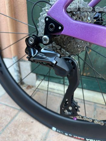 Použité Gusto Custom Shimano 105 Di2 2024 Road & Gravel — obrázek 5 z 10