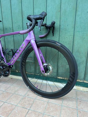 Použité Gusto Custom Shimano 105 Di2 2024 Road & Gravel — obrázek 10 z 10