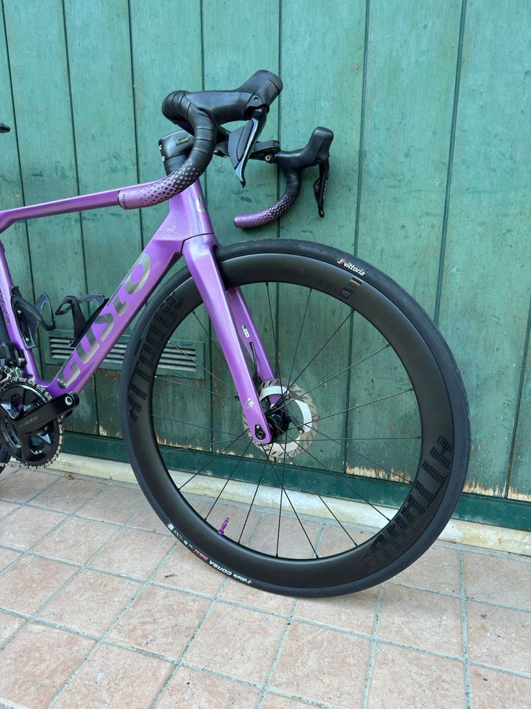 Použité Gusto Custom Shimano 105 Di2 2024 Road & Gravel — obrázek 10 z 10
