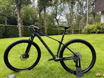 Used Trek Procaliber 9.5 2022 2022 Mountainbike, Light Gray, 29 — image 3 of 14