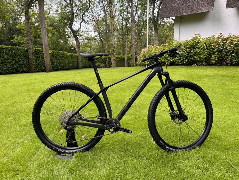 Used Trek Procaliber 9.5 2022 2022 Mountainbike, Light Gray, 29 — image 1 of 14