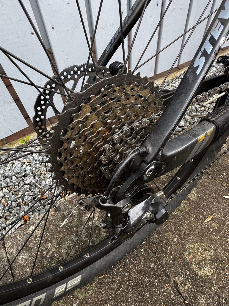 Used Stevens Sonora Shimano Deore XT 2018 Mountainbike, Black — image 11 of 16
