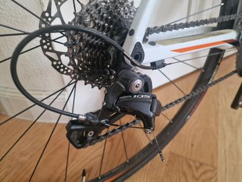 Použité BMC Roadmachine 02 THREE 2018 2018 Road & Gravel — obrázek 2 z 5