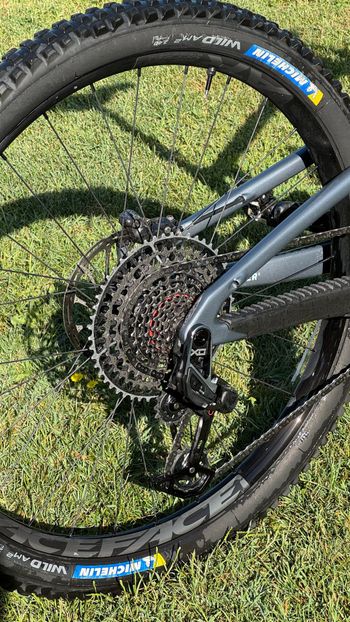 Used Santa Cruz Hightower Sram Eagle Transmission X0 2024 Mountainbike, Light Gray — image 3 of 7
