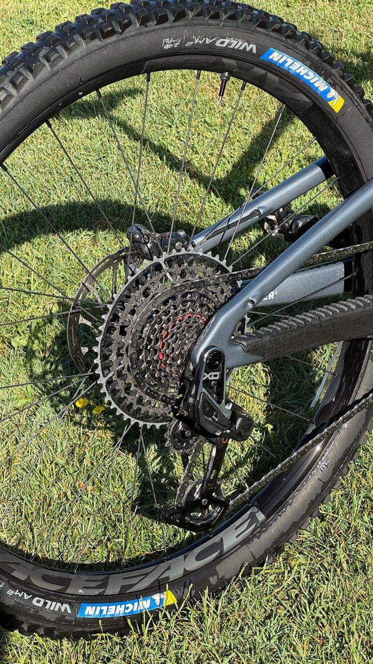 Used Santa Cruz Hightower Sram Eagle Transmission X0 2024 Mountainbike, Light Gray — image 3 of 7