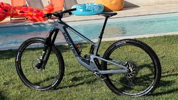 Used Santa Cruz Hightower Sram Eagle Transmission X0 2024 Mountainbike, Light Gray — image 2 of 7