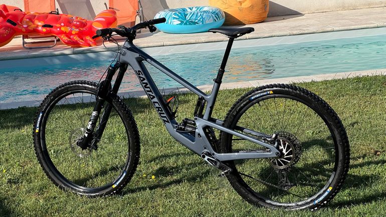 Used Santa Cruz Hightower Sram Eagle Transmission X0 2024 Mountainbike, Light Gray — image 2 of 7
