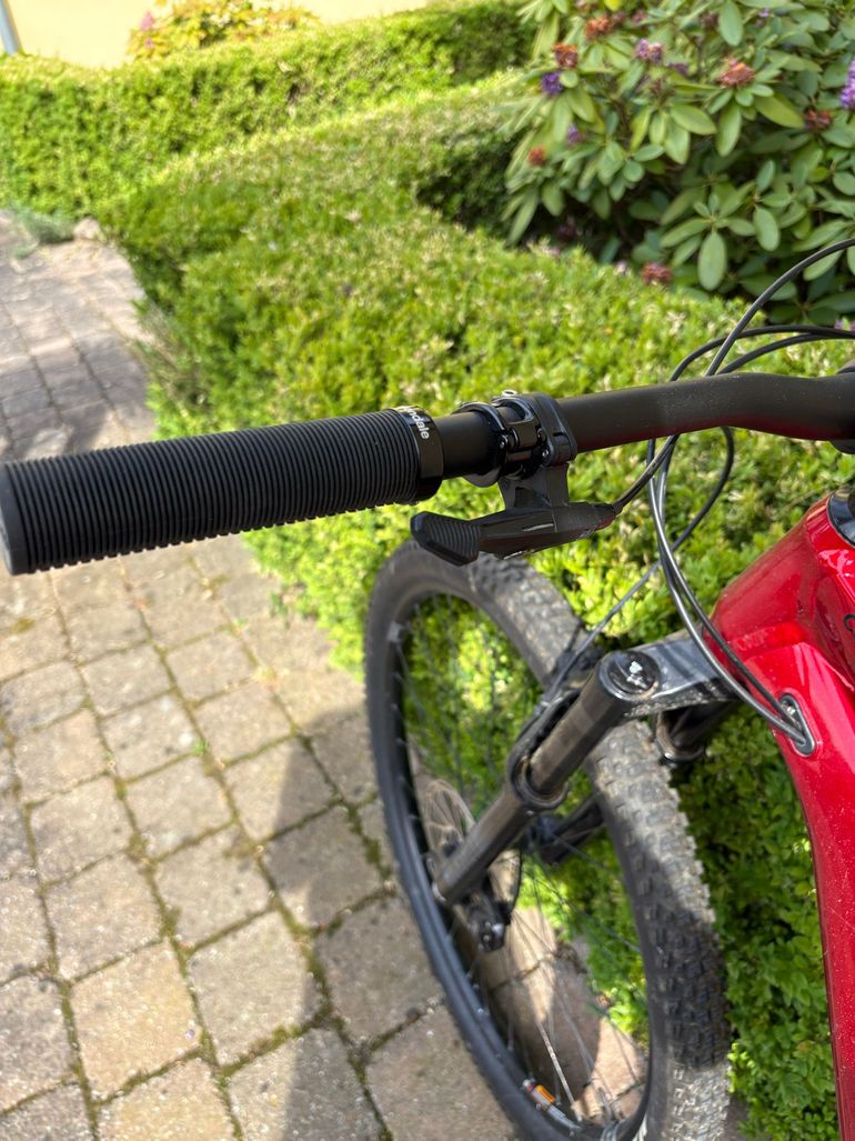 Used Cannondale Habit 4 2024 2024 Mountainbike, Red, 27.5 — image 10 of 16