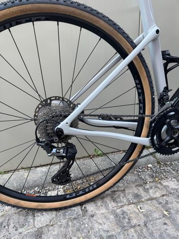 Used Cannondale Topstone Carbon 2 L 2023 2023 Road & Gravel, Light Gray — image 11 of 18