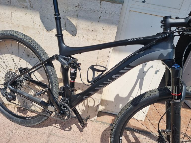 Used Canyon Lux CF 6.9 Pro Race 2016 Mountainbike, Black — image 5 of 6