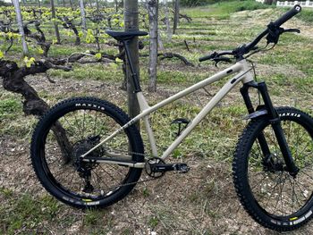 Brugt Commencal META HT AM RIDE MAXXIS + RAGEI 2021 2021 Mountainbike — billede 2 af 3