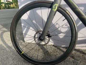 Tweedehands Scott Addict RC 30 2022 2022 Road & Gravel — afbeelding 2 van 7