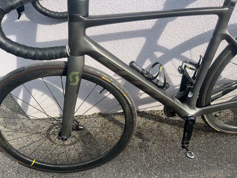 Used Scott Addict RC 30 2022 2022 Road & Gravel, Black — image 3 of 7
