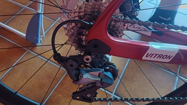 Used Isaac Vitron Shimano Ultegra 2024 Road & Gravel, Red — image 8 of 9