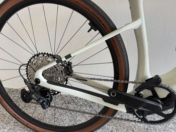 Used CUBE NUROAD HYBRID C:62, RACE 2024 2024 Road & Gravel, White — image 2 of 5