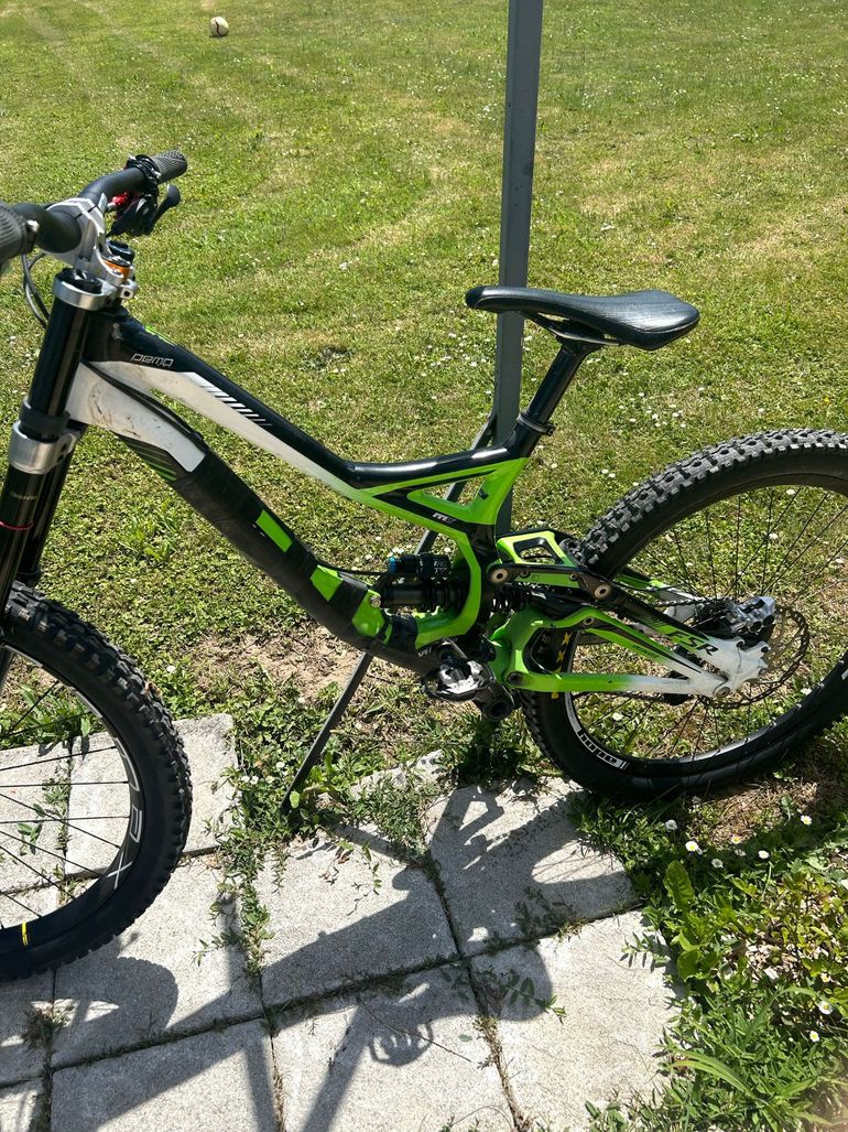 Used Specialized Demo 8 I 2012 2012 Mountainbike, Green, 26 — image 2 of 5