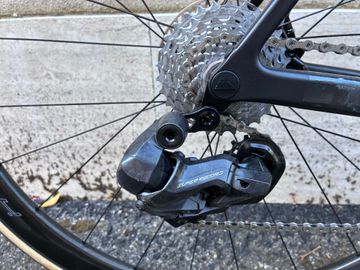 Canyon Ultimate CFR WRL 2024 2024 Road & Gravel usato, Nero — immagine 3 di 13