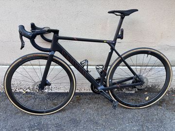 Canyon Ultimate CFR WRL 2024 2024 Road & Gravel usato, Nero — immagine 2 di 13