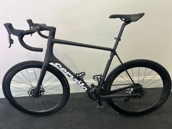 Used Cervélo R5 Red eTap AXS 2022 2022 Road & Gravel, Black — image 2 of 9