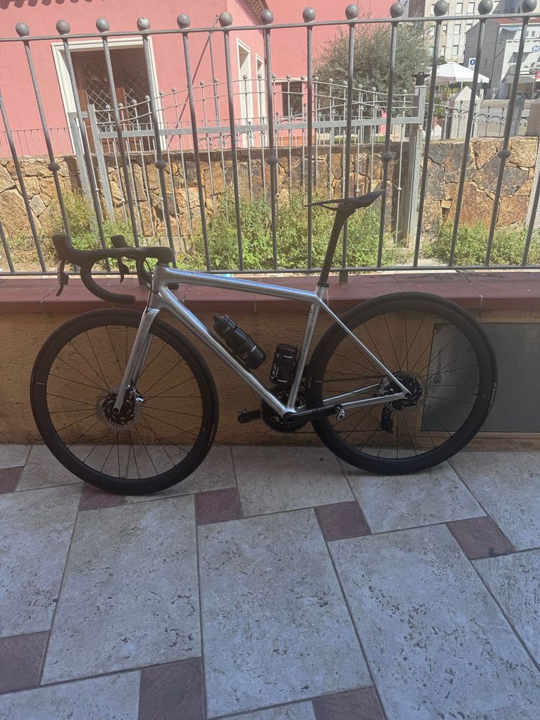 Used Specialized Aethos SRAM Red eTap AXS 2023 Road & Gravel, Light Gray — image 2 of 7
