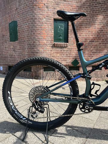 Used Specialized Epic 8 Pro 2024 2024 Mountainbike, Blue — image 16 of 17
