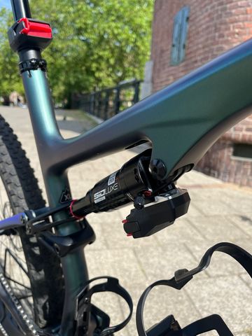 Used Specialized Epic 8 Pro 2024 2024 Mountainbike, Blue — image 11 of 17