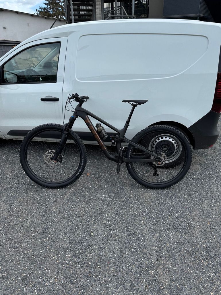 Used Trek Top Fuel 9.8 XT 2024 2024 Mountainbike, Light Gray, 29 — image 1 of 8