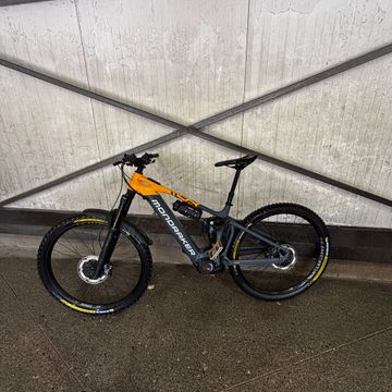 Mondraker Crafty Shimano Deore XT 2025 Mountainbike usato, Arancione — immagine 2 di 7