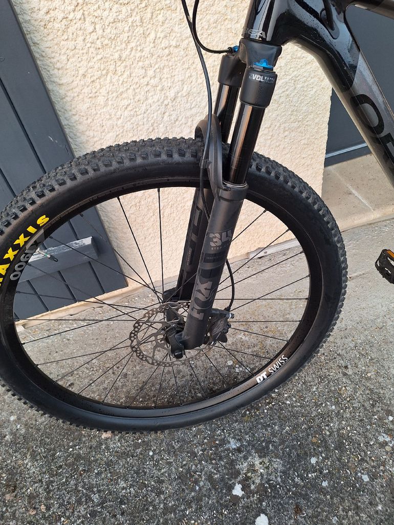 Used Orbea Oiz Shimano Deore XT Di2 2025 Mountainbike, Light Gray — image 7 of 7