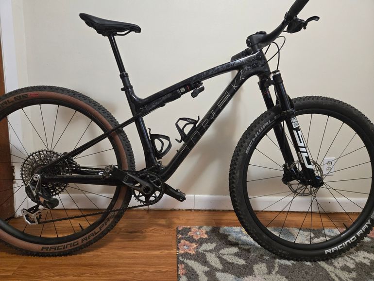 Used Trek Supercaliber SLR 9.8 X0 Flight Attendant Gen 2 2026 2026 Mountainbike, Black, 29 — image 1 of 6