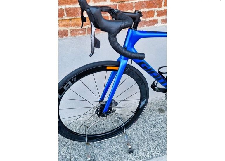 Used GIANT TCR Advanced Pro Disc M/L SRAM Force AXS 12v 2022 Road & Gravel, Blue — image 8 of 13