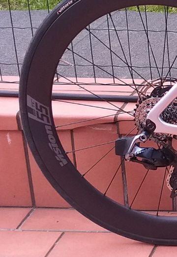 Used Specialized Tarmac SRAM Red eTap 2023 Road & Gravel, Light Gray — image 3 of 5
