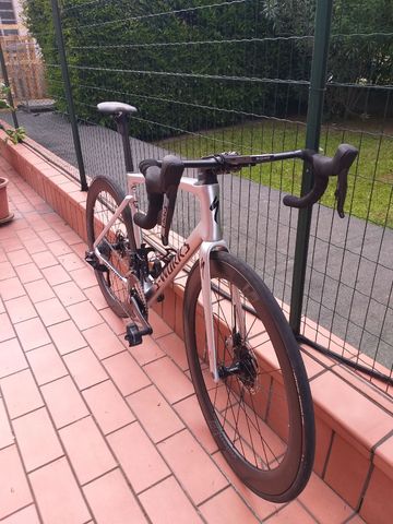 Used Specialized Tarmac SRAM Red eTap 2023 Road & Gravel, Light Gray — image 2 of 5
