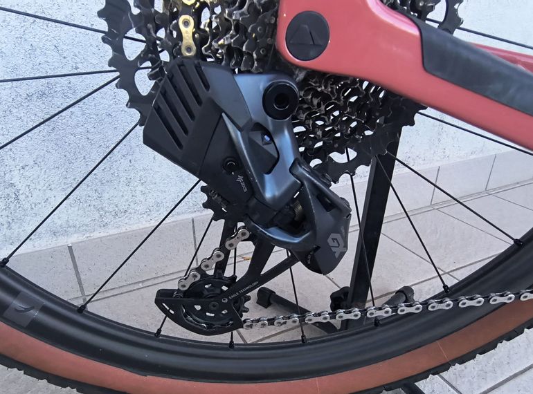 Used Canyon Grizl CF SL 6 AXS 2025 2025 Road & Gravel, Red — image 2 of 8