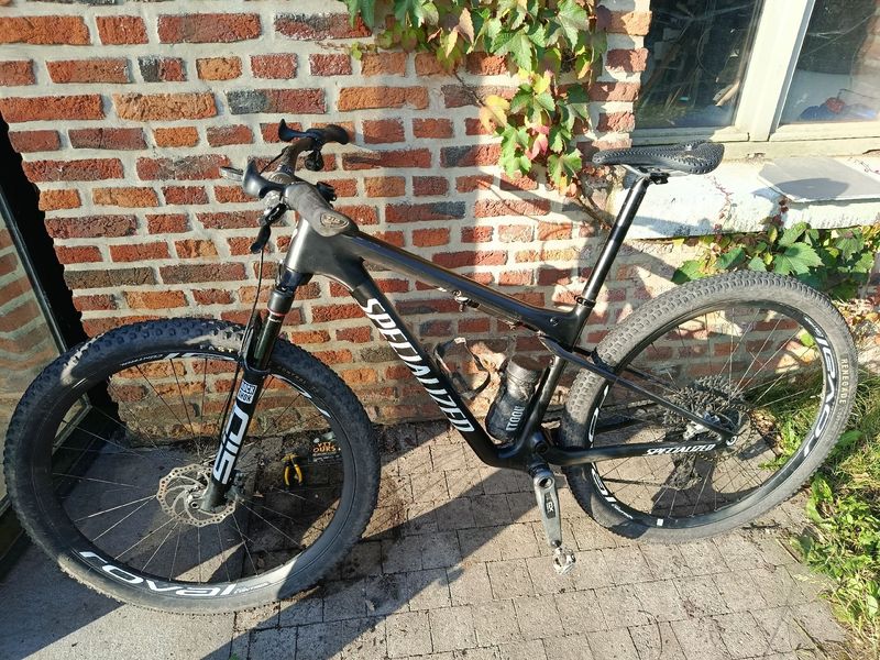 Käytetty Specialized Epic World Cup Expert - SRAM GX AXS, RockShox Select+ 2024 2024 MTB