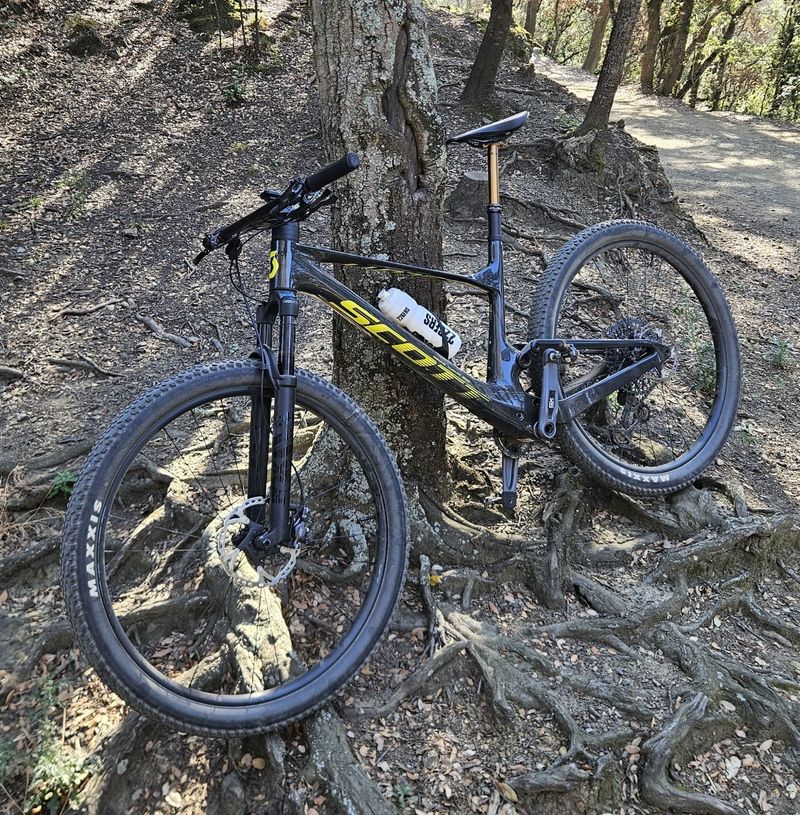 Tweedehands Scott Spark RC Team Issue 2024 2024 Mountainbike — afbeelding 1 van 6