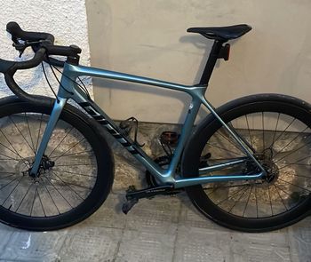 Käytetty Giant TCR Advanced Pro 0 Disc 2021 2021 Road & Gravel — kuva 2 / 3