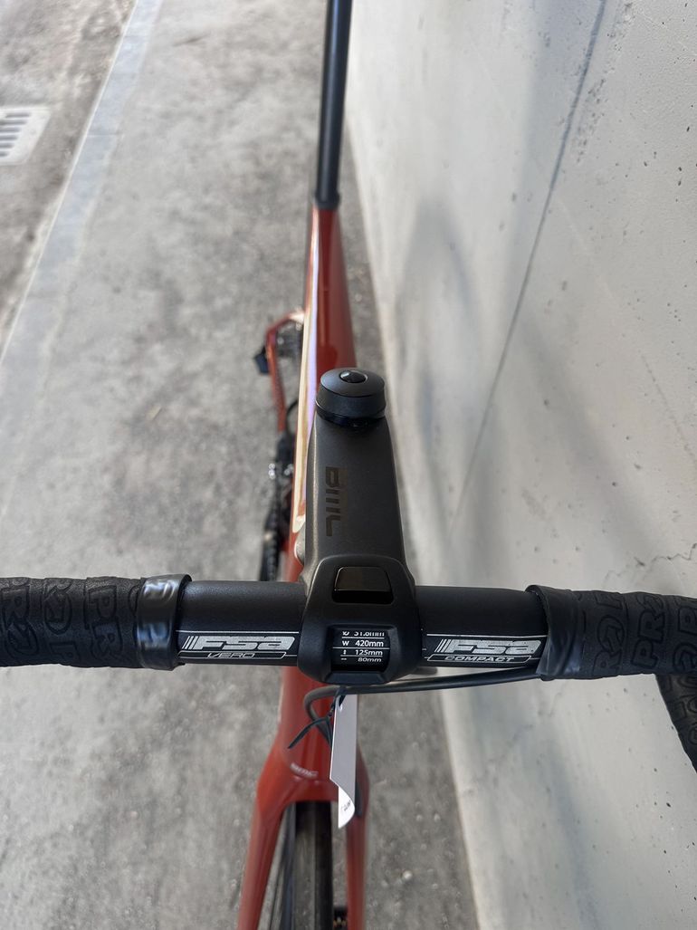 Used BMC Roadmachine 105 Di2 12s 2021 2021 Road & Gravel, Red — image 4 of 8