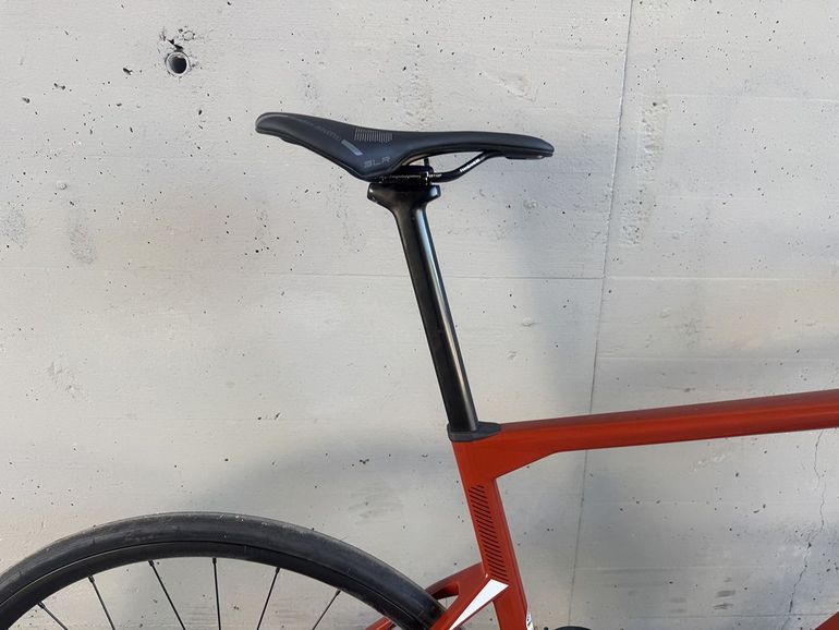 Used BMC Roadmachine 105 Di2 12s 2021 2021 Road & Gravel, Red — image 6 of 8