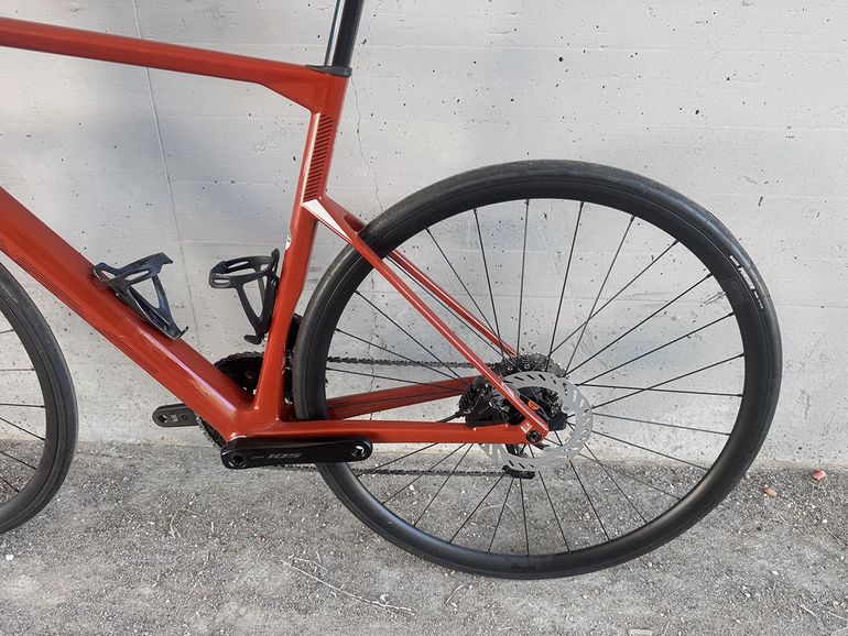 Used BMC Roadmachine 105 Di2 12s 2021 2021 Road & Gravel, Red — image 7 of 8