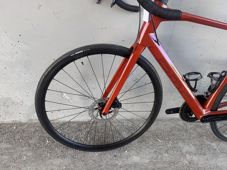 Used BMC Roadmachine 105 Di2 12s 2021 2021 Road & Gravel, Red — image 3 of 8