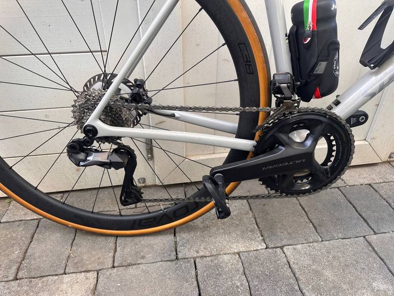 Used Specialized Aethos 2 Expert - Shimano Ultegra Di2 2026 2026 Road & Gravel, Light Gray — image 3 of 4