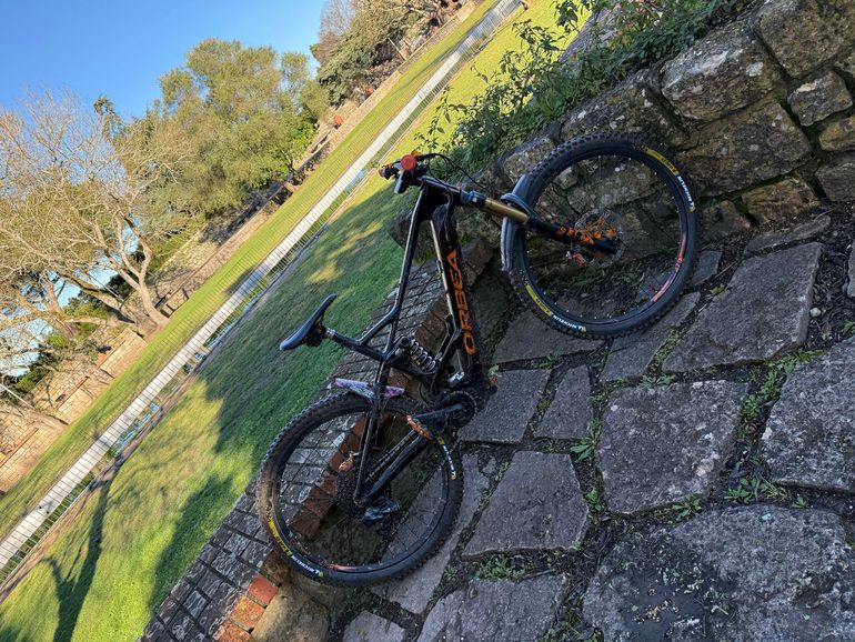 Used Orbea Wild Shimano Deore XT 2022 Mountainbike, Red, 29 — image 2 of 3