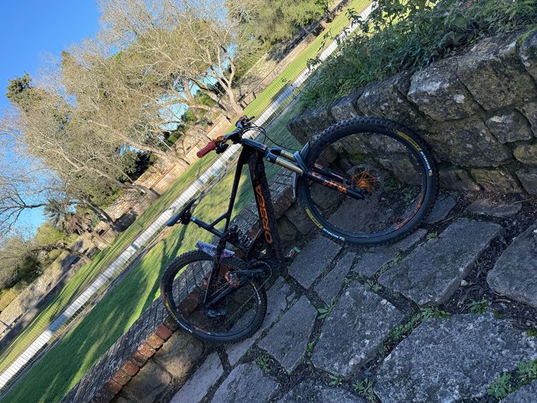 Used Orbea Wild Shimano Deore XT 2022 Mountainbike, Red, 29 — image 3 of 3