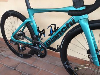 Použité Bianchi OLTRE COMP ULTEGRA DI2 2025 2025 Road & Gravel — obrázek 5 z 16