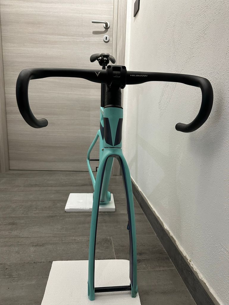 Gebrauchtes Bianchi Oltre Race 105 Di2 2023 Frameset 2023 Road & Gravel, Weiß — Bild 2 von 14
